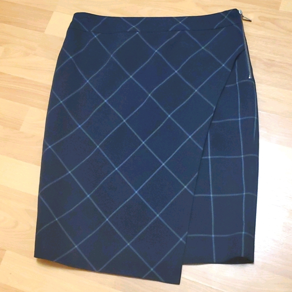 EUC navy plaid skirt